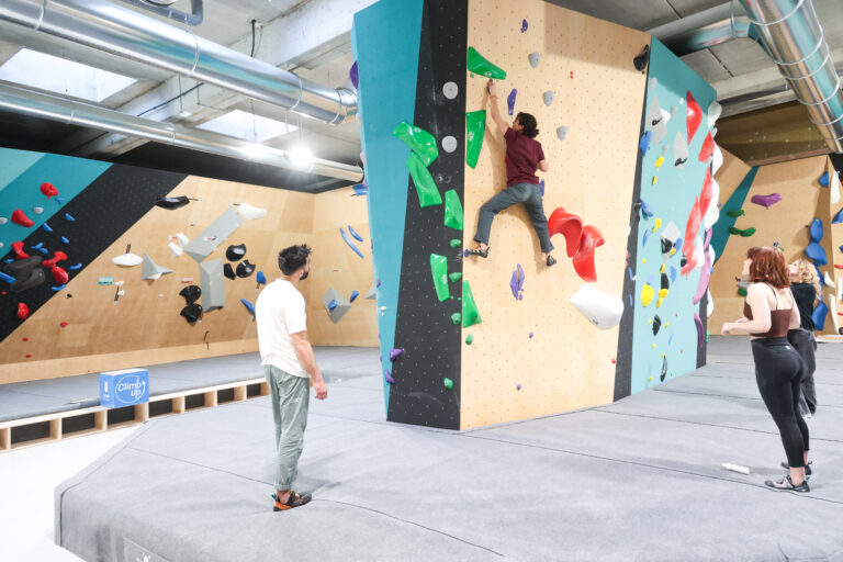 Salle de blocs : escalade à Nîmes